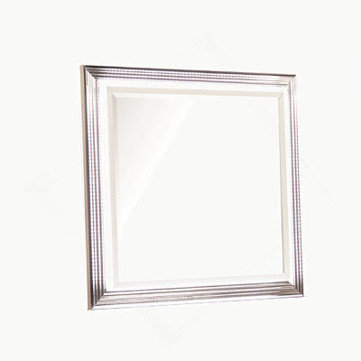 Miroir Desire - Cadre éclairé à DEL avec bordure métallique et surface de vision généreuse pour une décoration sophistiquée et fonctionnelle dans la chambre à coucher