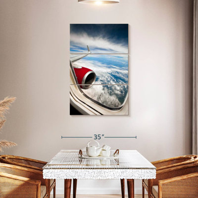 Vue de la fenêtre de l'avion Mehar