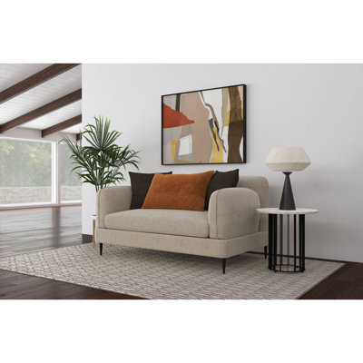 Chenille de latte moderne rembourrée pour le salon. Il est doté de deux coussins décoratifs réversibles, d'un siège à ressorts à arc et de pieds fuselés en métal. Mousse pleine grandeur - Le banc cascade rembourré offre un confort douillet