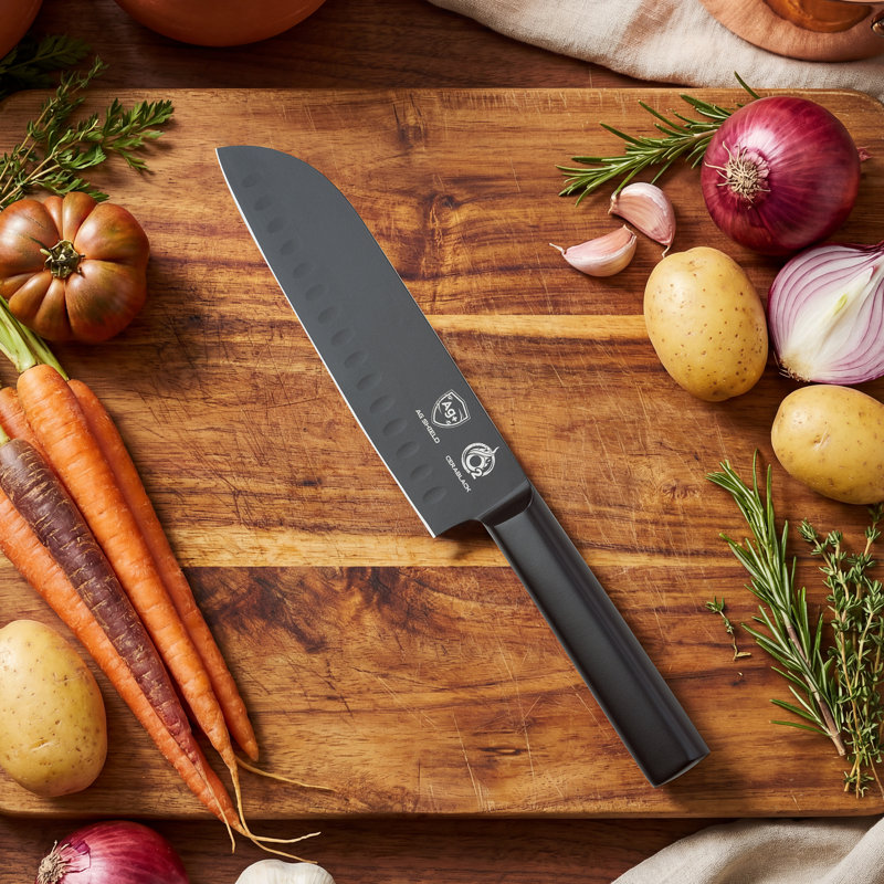 Couteau Santoku de 7 po OOU - série Black Blade