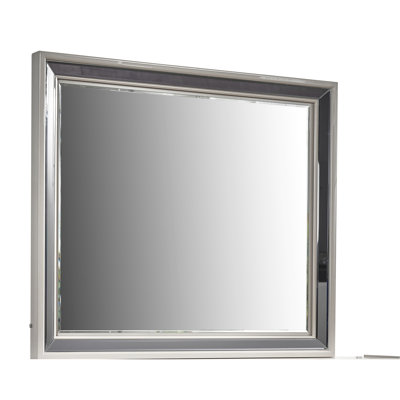 Miroir Lavita de style moderne et contemporain fait de bois et d'accents dorés en noir et or. (INCLUT LE MIROIR SEULEMENT)