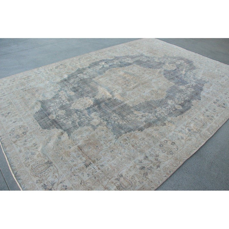 Un élégant tapis turc rétro à motif bleu-gris offre une touche de décoration unique pour votre espace de vie