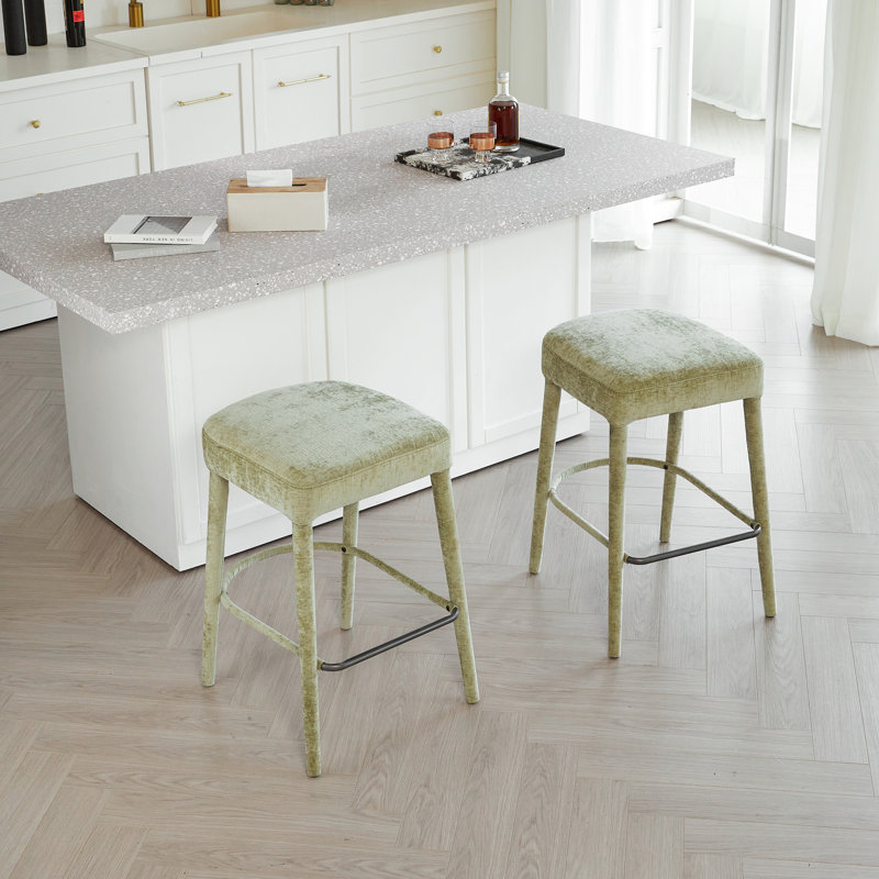 Tabourets de bar rembourrés en tissu vert clair sans dossier - 2 ensembles de sièges rembourrés avec pieds et repose-pieds robustes pour le comptoir de la cuisine et de la salle à manger