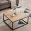 Table basse avec plateau en faux marbre et finition chêne, structure industrielle moderne carrée de 30 pouces