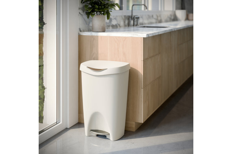 Calhoon Plastic 13 Gallon Step-On Trash Can