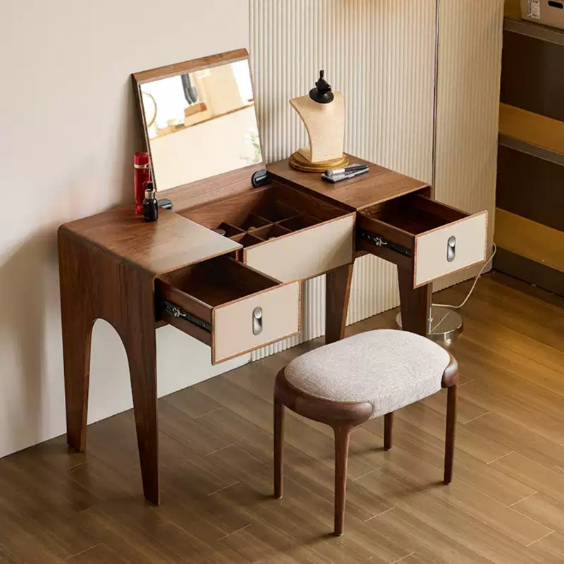 Commode en bois de noyer noir