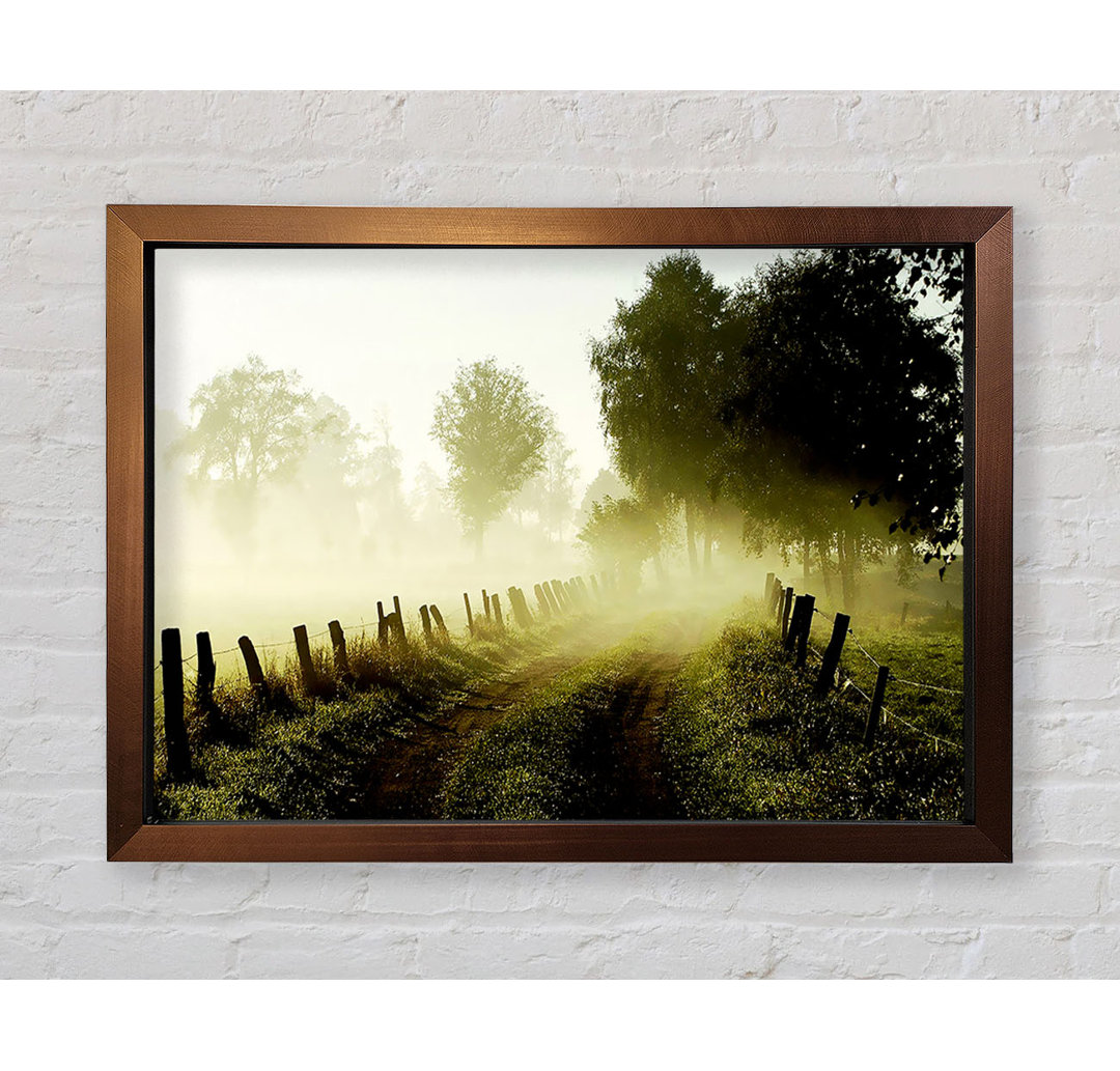 Country Lane Mist Gerahmter Druck