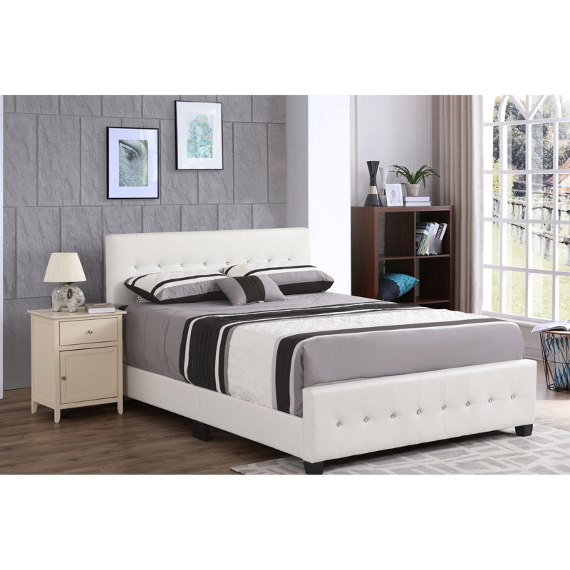 Lit transitionnel blanc avec des matériaux, un grand espace de couchage et un attrait élégant pour une chambre confortable, une salle de construction