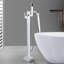 Robinet de baignoire autoportant à poignée simple avec douche à main en chrome