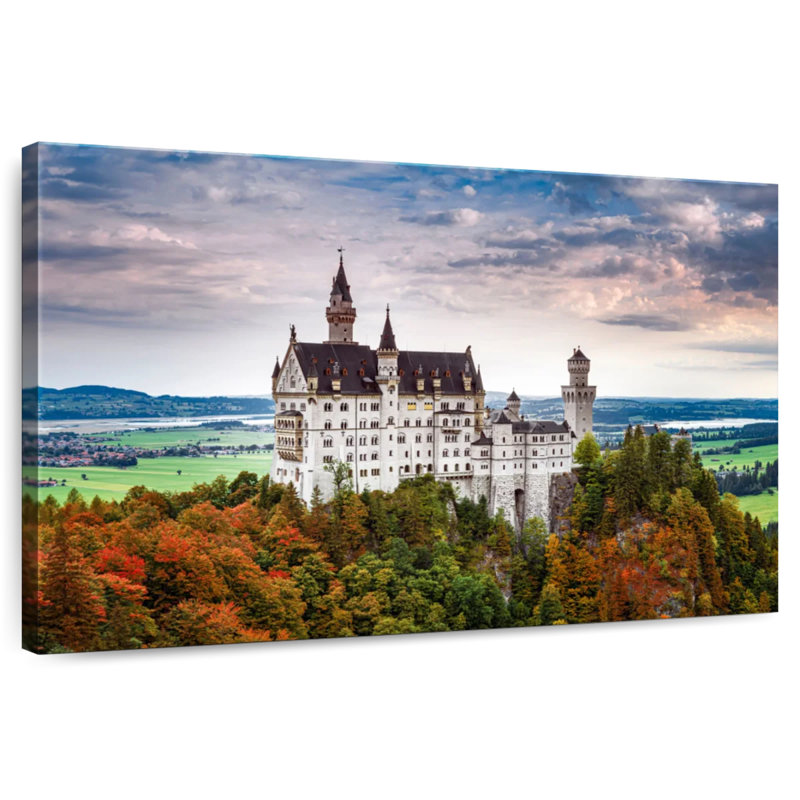 Lilie, ciel dramatique au-dessus du château de Neuschwanstein