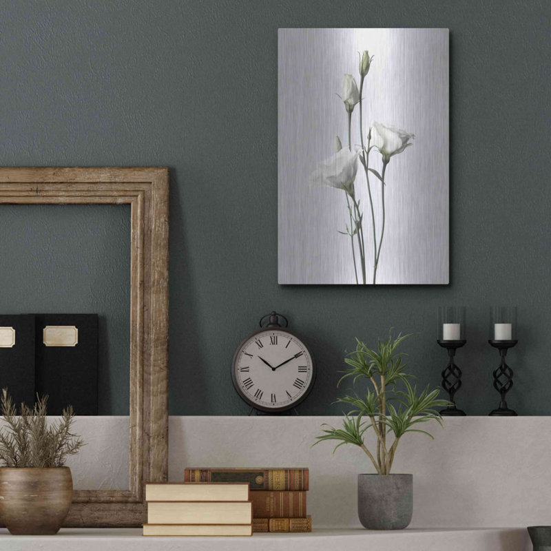 Lisianthus blanc par Design Fabrikken - impression sans cadre sur métal, H 16 po x l 12 po x P 0,13 po