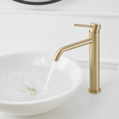 Single-handle Bathroom Faucet with Drain Assembly