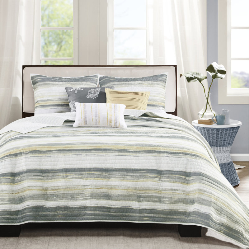 Courtepointe très grand / très grand avec 6 pièces en jaune. Paisible bande d'aquarelle pour une chambre à coucher élégante. Coussin décoratif en microfibre douce et coussin décoratif, jaune très grand. Matériau serein