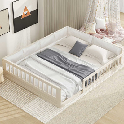 Lit plateforme beige avec garde-corps et coussin confortable - Structure pleine grandeur en bois massif