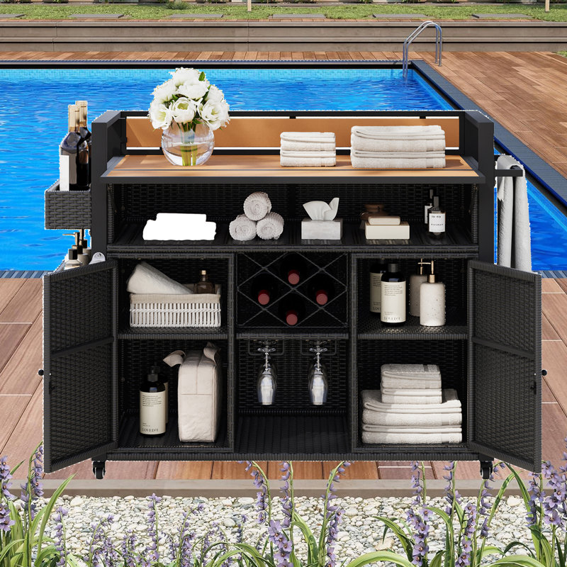 Chariot-bar extérieur en osier sur roulettes de 52 po de largeur avec plateau en bois et armoire de rangement en plastique
