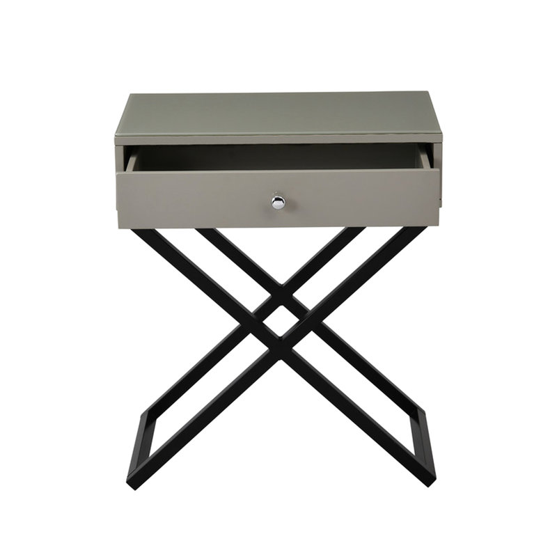 Table de bout en bois taupe 23 po avec verre, tiroir, dessus en verre avec pieds croisés, P 12,5 po, l 21,5 po
