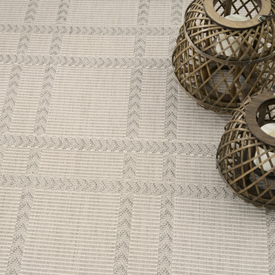 Manderella 4' x 6' Grey Modern Rug