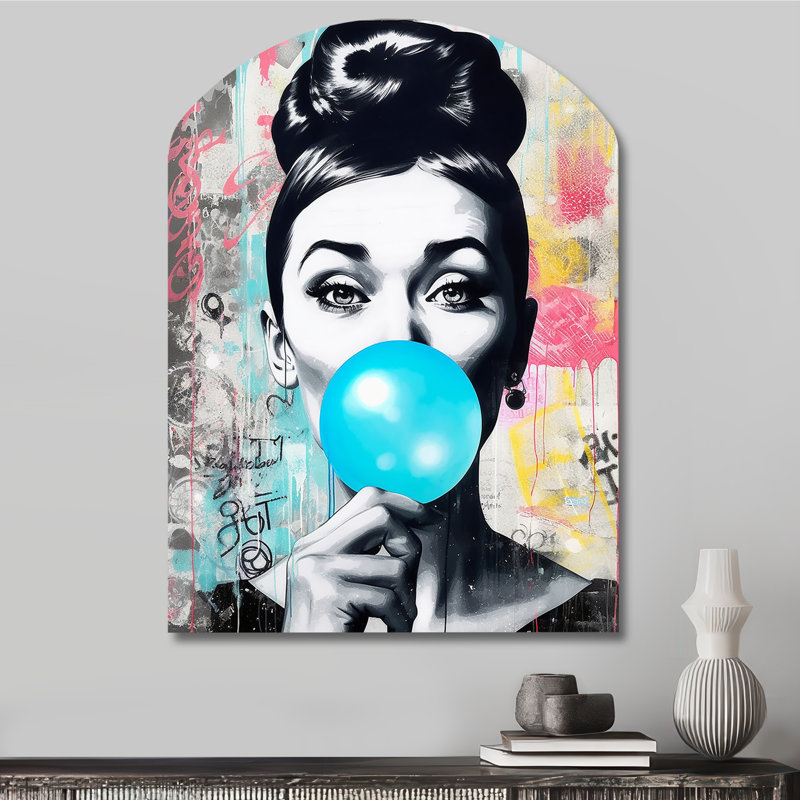 Katzer - art mural célébrité en arc, sculpture murale asymétrique en métal, H 34 po x l 25 po