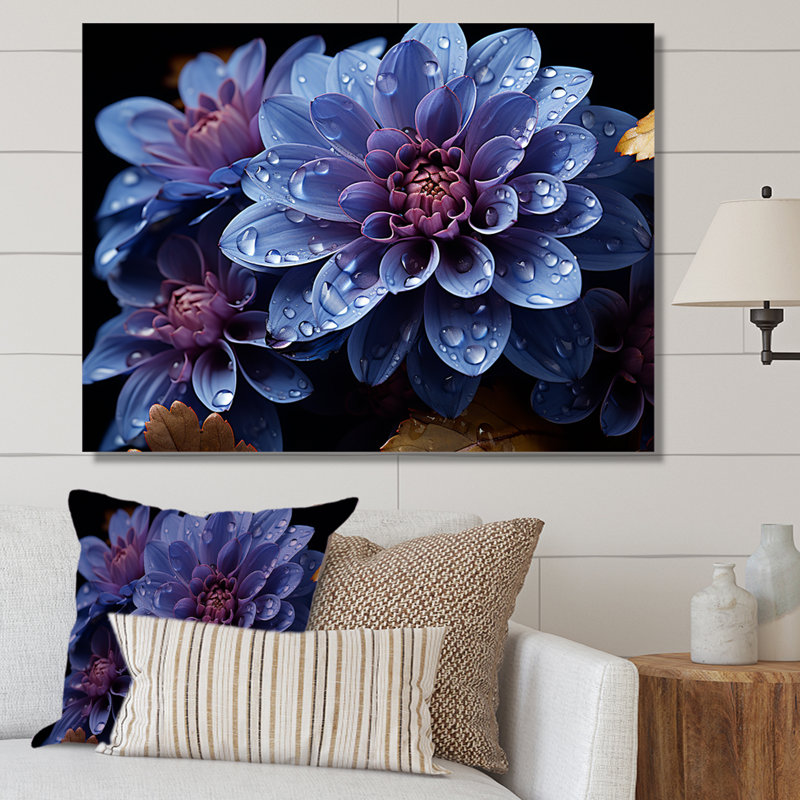 «Mums Nocturnal Elegance Midnight Indigo», reproduction sur toile, H 34 po x l 44 po x P 1,5 po, Toile tendue