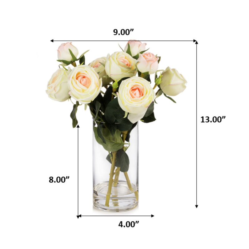 Fleurs artificielles en soie rose dans un vase en verre transparent avec de l'eau artificielle, Champagne