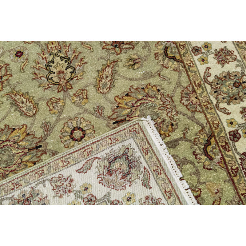 Tapis vert clair et ivoire noué à la main de haute qualité