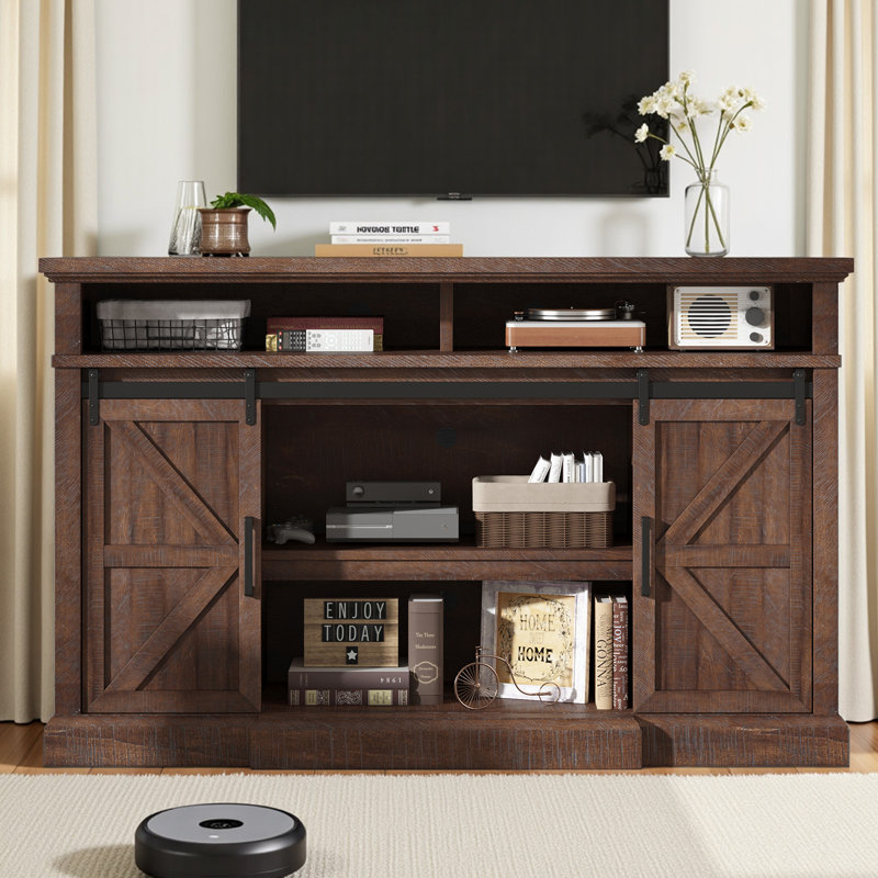 Meuble télé Chiara de style ferme de 66 po de large avec porte coulissante de style grange et grandes étagères de rangement, brun
