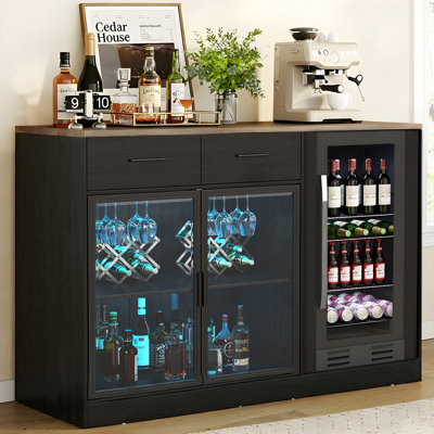 Armoire à vin de 53,2 po avec lumières DEL et prises de courant, rangement avec support à verres à vin 