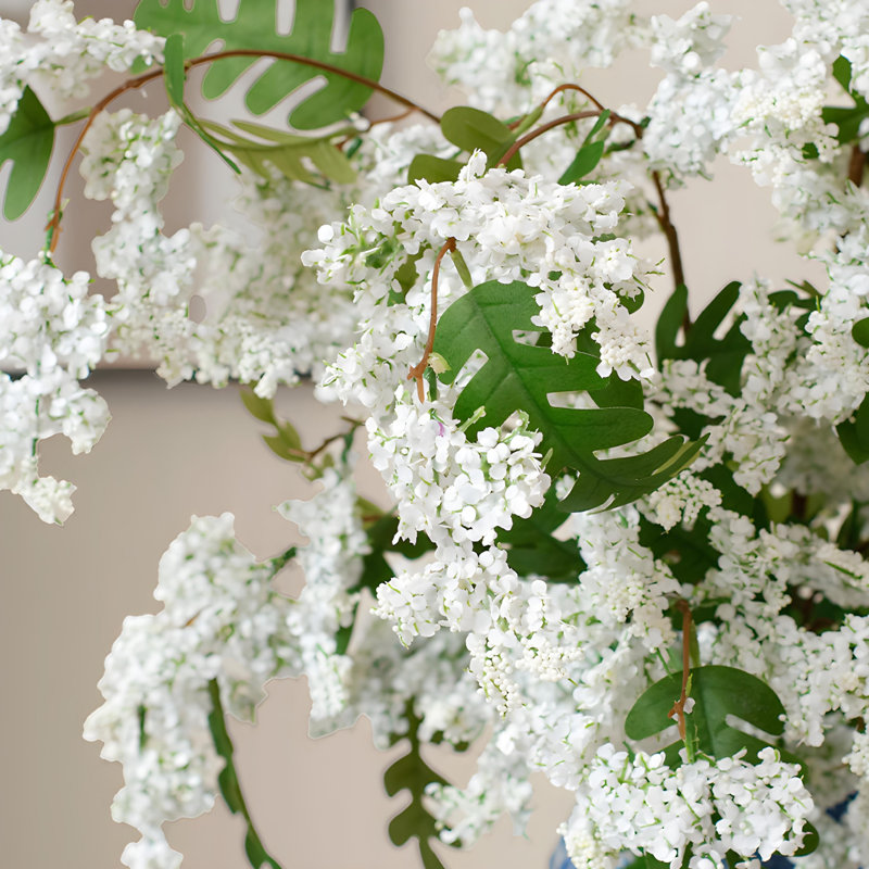 Ornements de fleurs simulées