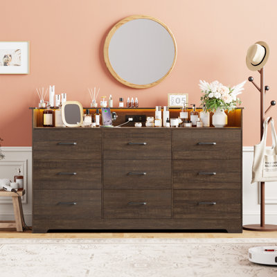 Commode 9 tiroirs pour la chambre à coucher - Commode de 65 po de largeur avec grand espace de rangement et station de charge, meuble télé moderne avec tablette ouverte pour le salon, couloir, sombre