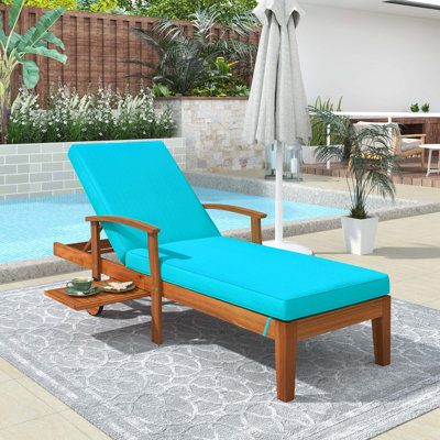 Chaise de patio avec coussins