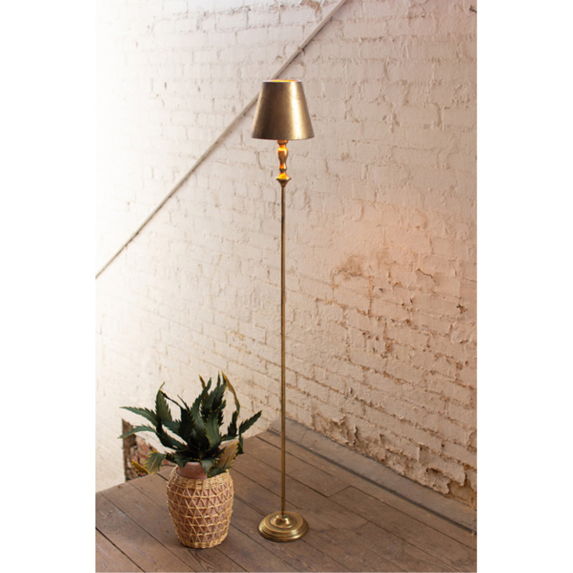 Willa Arlo™ Interiors Nederland ANTIQUE GOLD FLOOR LAMP WITH METAL ...