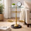 Table d'appoint | Table décorative en aluminium Balance Balance avec plateau en verre | 16 x 16 x 24 po | Table d'appoint unique pour le décor du salon
