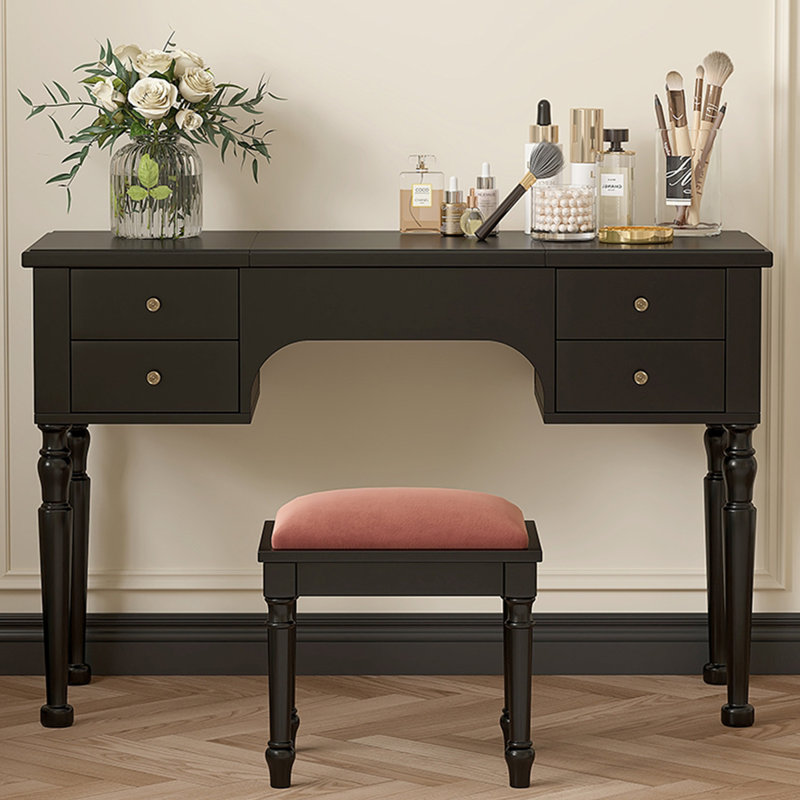 Loreatha, Black