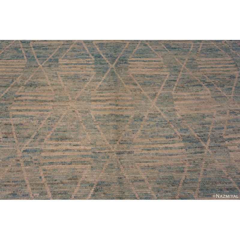 Tapis unique à motif géométrique tribal moderne et délavé bleu ciel One-of-a-Kind