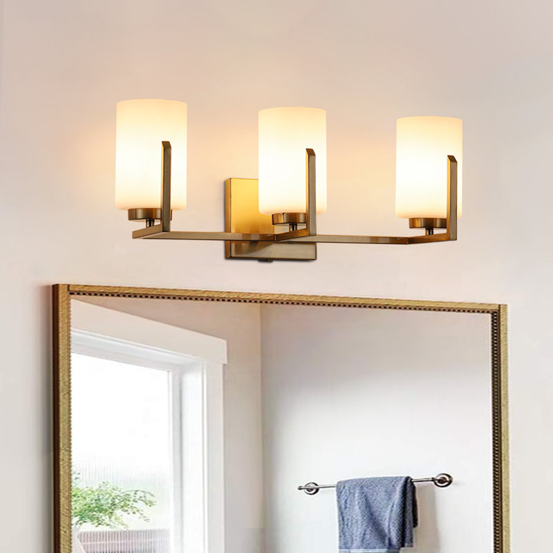 Applique murale 3 lumières pour salle de bain en verre opale classique, Laiton brossé