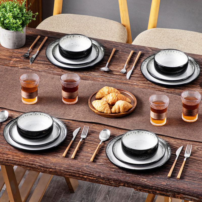 Playa 12 Piece Stoneware Dinnerware Set - Service For 4, White