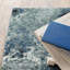 Tapis de couloir abstrait bleu sarcelle et vert tissé à la machine 2 pi x 10 pi