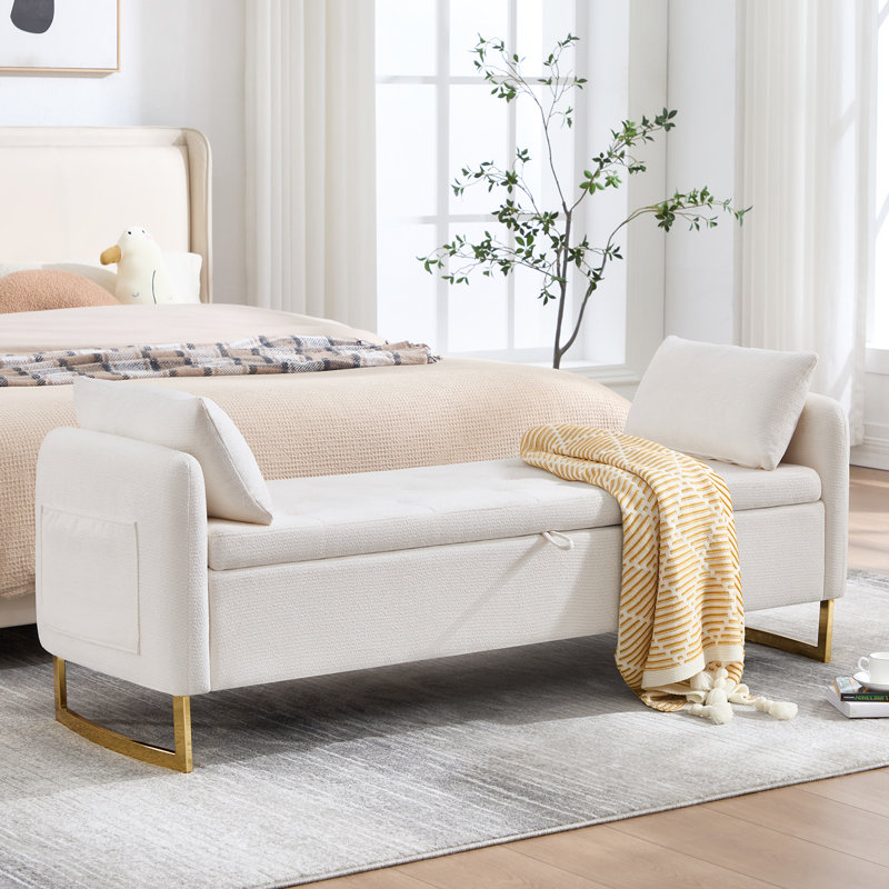 Banc de rangement rembourré 65 po avec deux coussins Soraiya, Crème