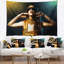Femme portrait en jaune avec tapisserie mask-28501824