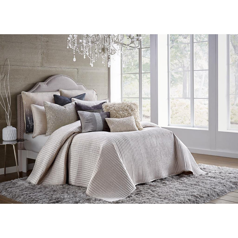 Ensemble de courtepointe en velours Synder, Courtepointe pour très grand lit et 2 taies déco, Beige