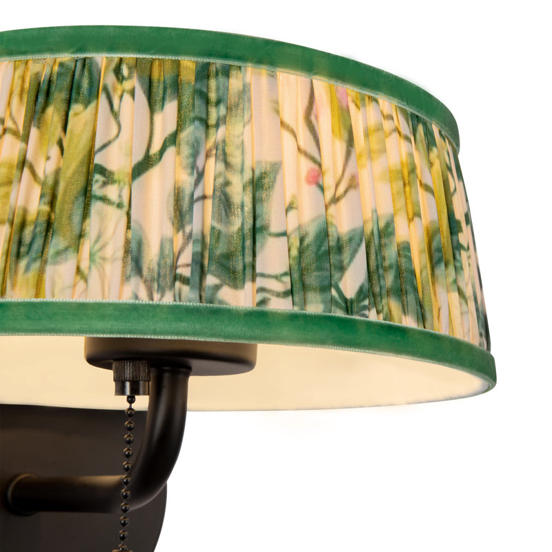 Éclairage pour meuble-lavabo mural noir mat 7 po avec abat-jour en lin plissé vert Andrewson, Green Linen, Noir mat