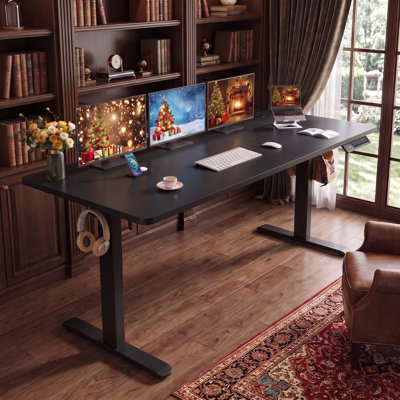 Bureau debout 71 po x 27,5 po avec prises de courant, bureau électrique à hauteur réglable avec contrôleur de mémoire, poste de travail de bureau à domicile avec tapis de souris et crochet