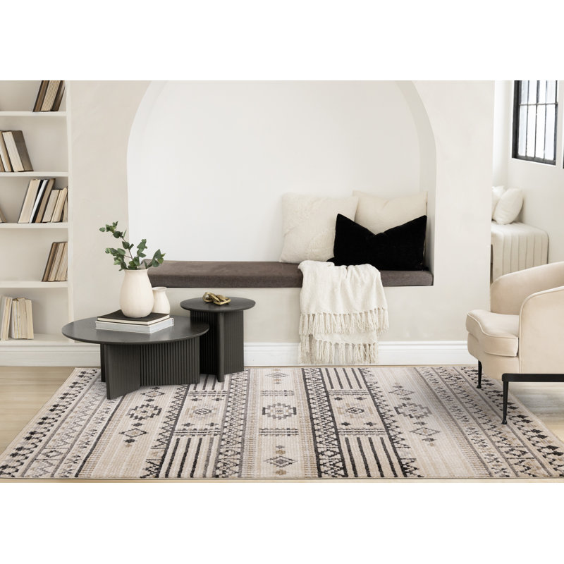 Tapis texturé beige à poils longs Latiana, Rectangle 6 pi 7 po x 9 pi 10 po