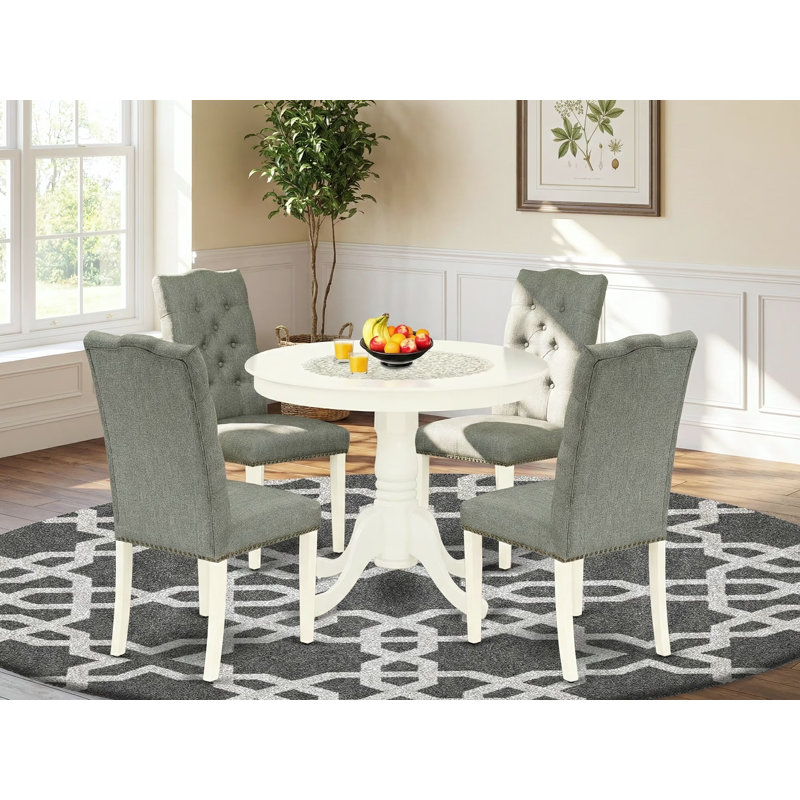 L'ensemble de table de cuisine 5 pièces pour 4 personnes comprend une table de salle à manger ronde avec piédestal et 4 chaises Parson rembourrées en tissu gris, lin blanc