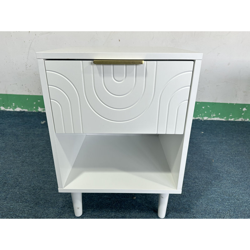 Table de chevet blanche moderne de 22,83 po de hauteur avec un tiroir et une tablette ouverte, or - poignée décorative, idéale pour la décoration de chambre à coucher