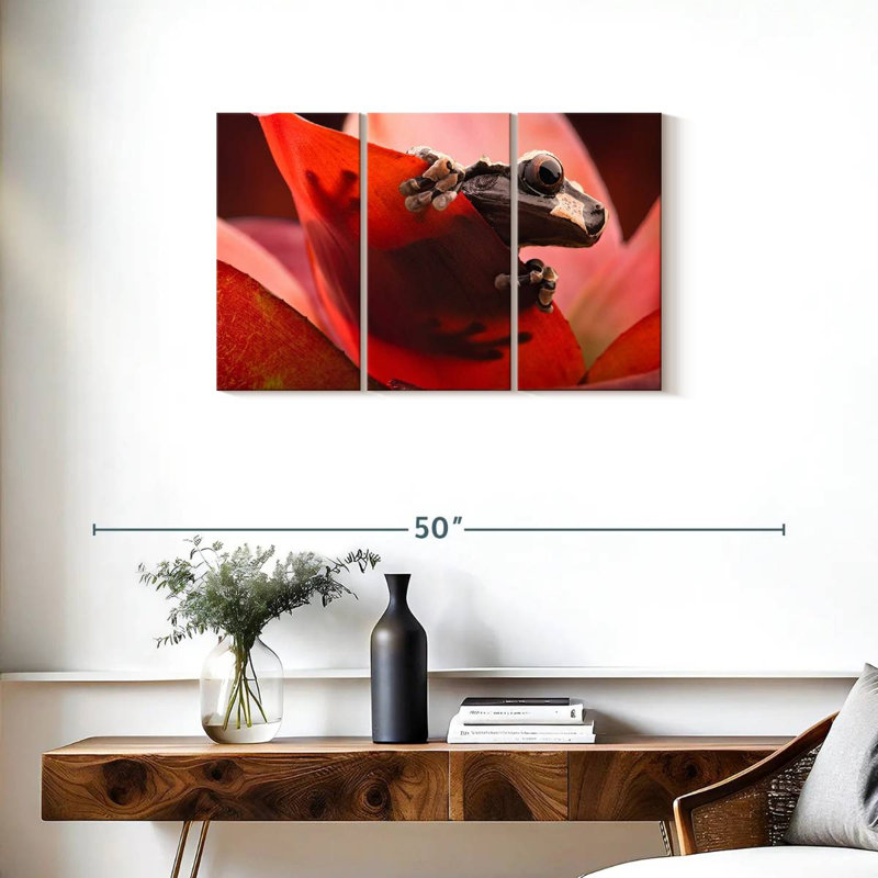 Brampt Amazon Tree Frog, 20" H x 33" W