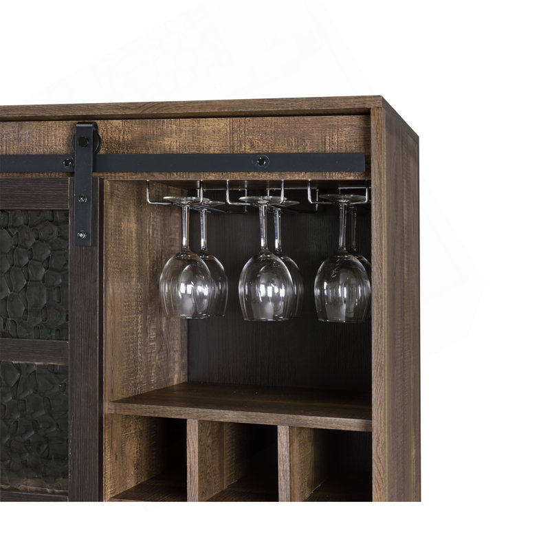 Charmante armoire à vin industrielle rustique pour des salles à manger élégantes