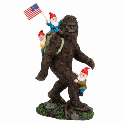 Statue de jardin Bigfoot avec gnomes et drapeau américain