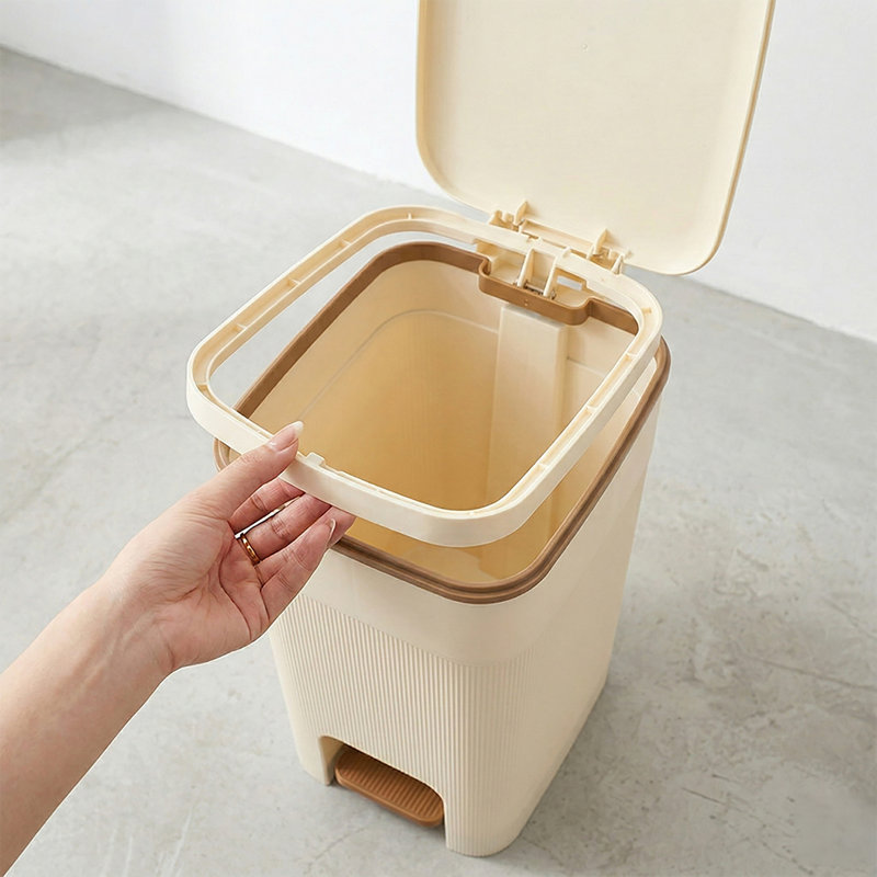 Plastic Step On Waste Bin, 20