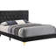 Lit à panneaux King, revêtement noir, tête de lit rembourrée, boutons en forme de losange avec barrettes dorées, cadre ouvert pour optimiser l'espace de la chambre